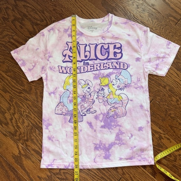 Disney Alice in Wonderland women’s crew neck tshirt. Tie dye. Size medium - Picture 6 of 6